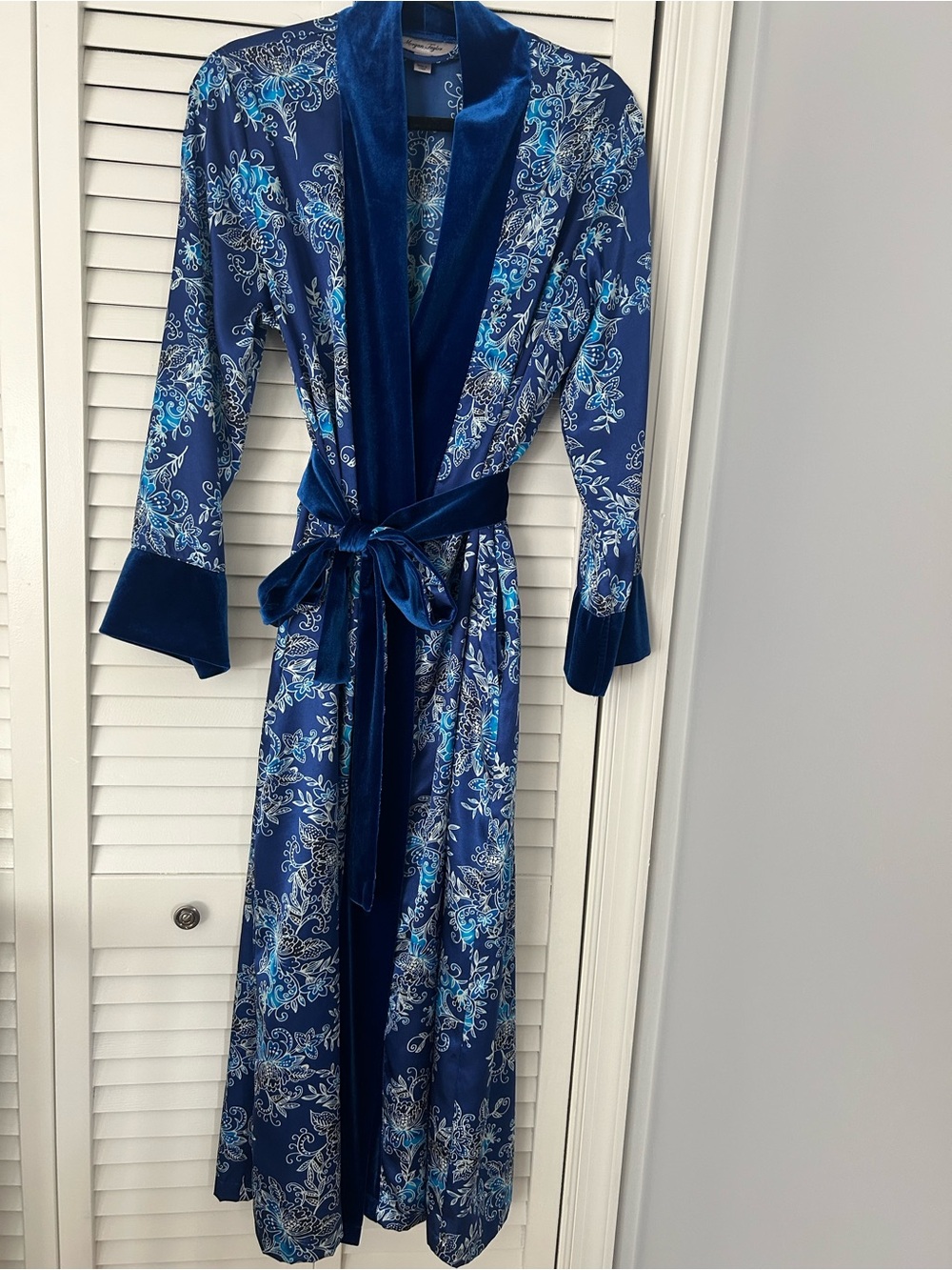 Morgan Taylor Navy Blue Floral Velvet-Trim Long Robe